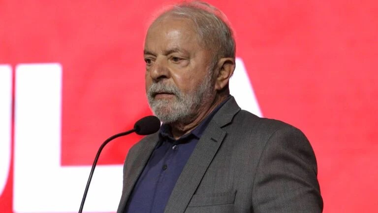 Lula veta R$ 4 bilhões para pesquisa e novos cargos em universidades