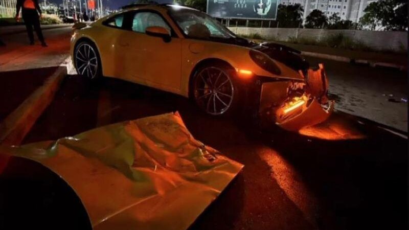 Porsche bate em Fox durante suposto racha na Estrada da Guia